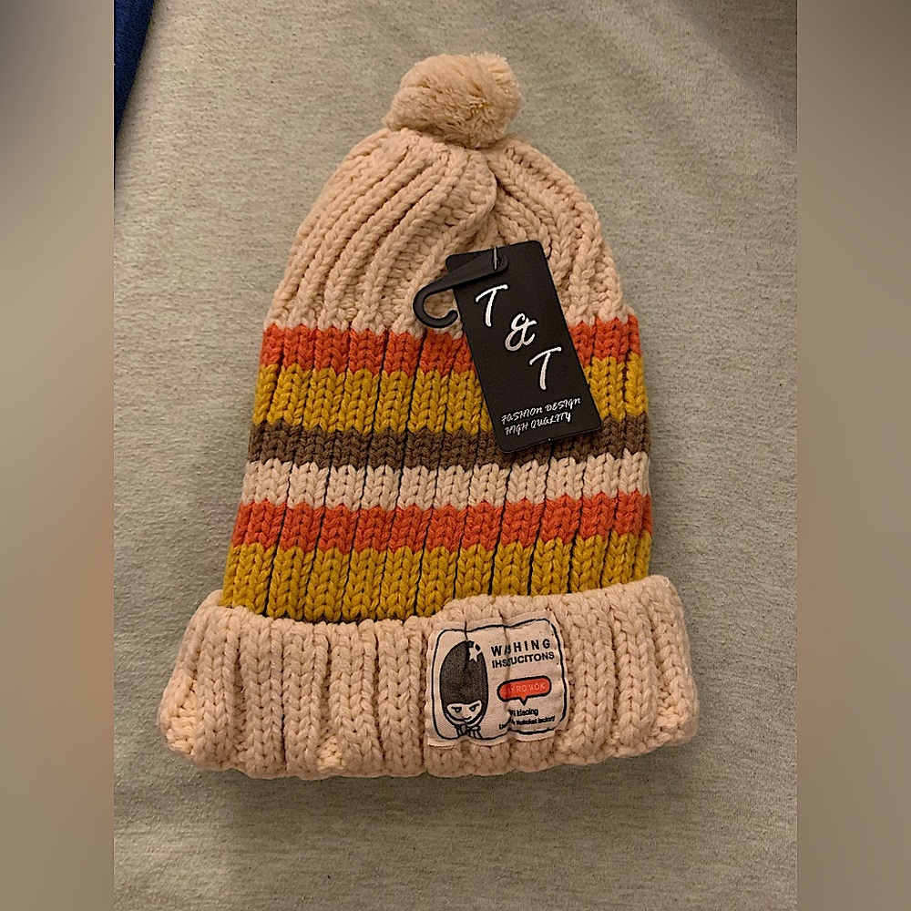 NWT Unisex Knit Beanie Hat with PomPom- Super Warm and Never Worn!